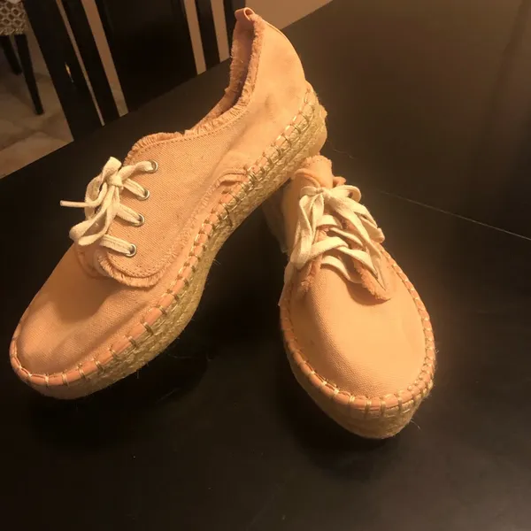 DV Dolce Vita canvas espadrille sneaker. Color: Peach Size 9 - Image 3