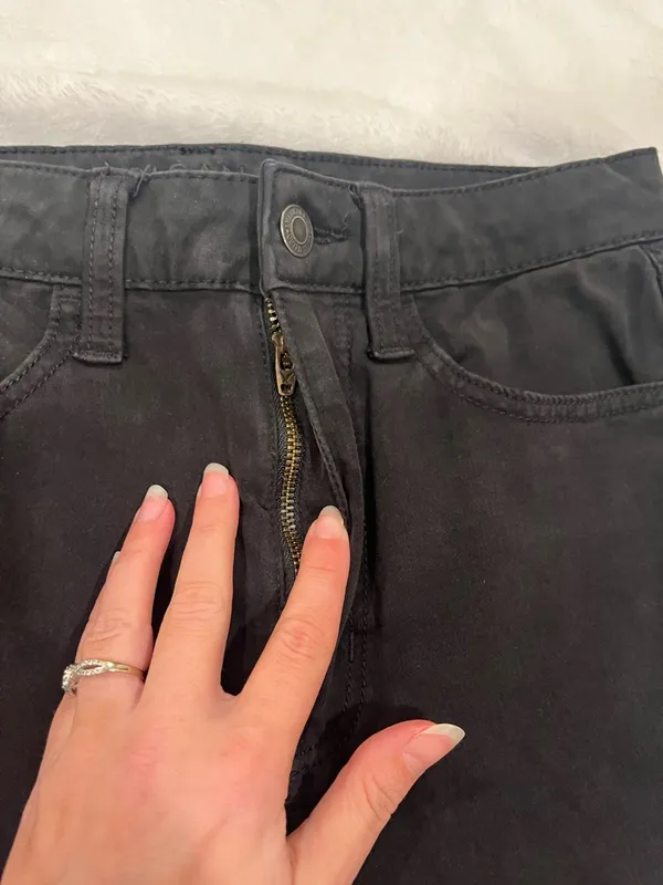 American Eagle Super Hi-Rise Jegging - Black Distressed -Size 6 - Image 3