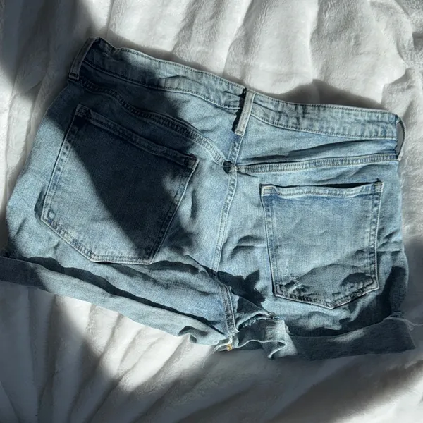 Old Navy OG Straight High Rise Denim Shorts Size 16 Light Wash Distressed - Image 7