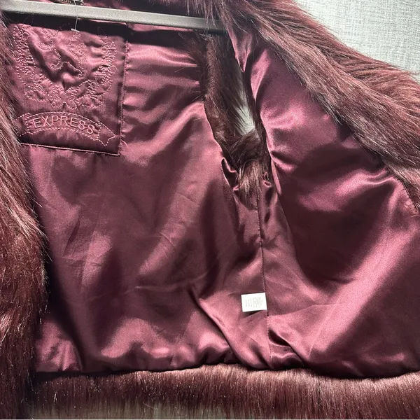 Express Women's Plum Faux Fur Vest Large Burgundy Purple Boho Glam Shaggy Winter - Image 7