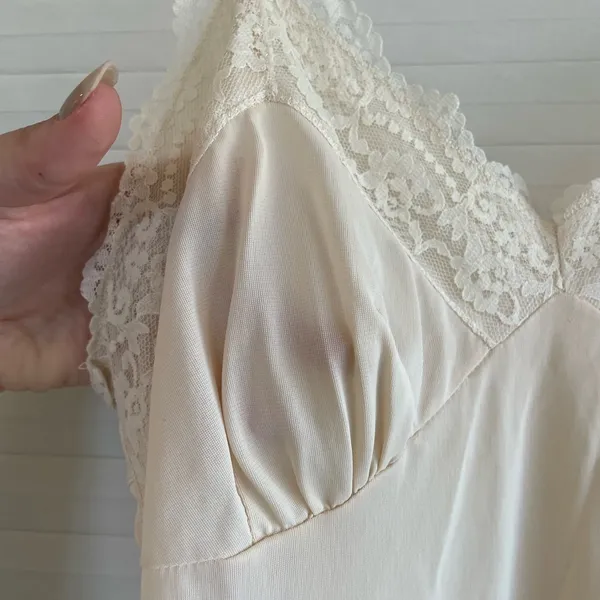Victoria's Secret Vintage Cream Lace Slip Dress - Image 4