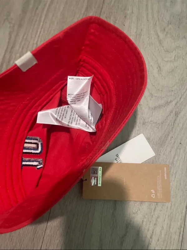Umbro Red Bucket Hat with Navy '10' Detailing - Image 2