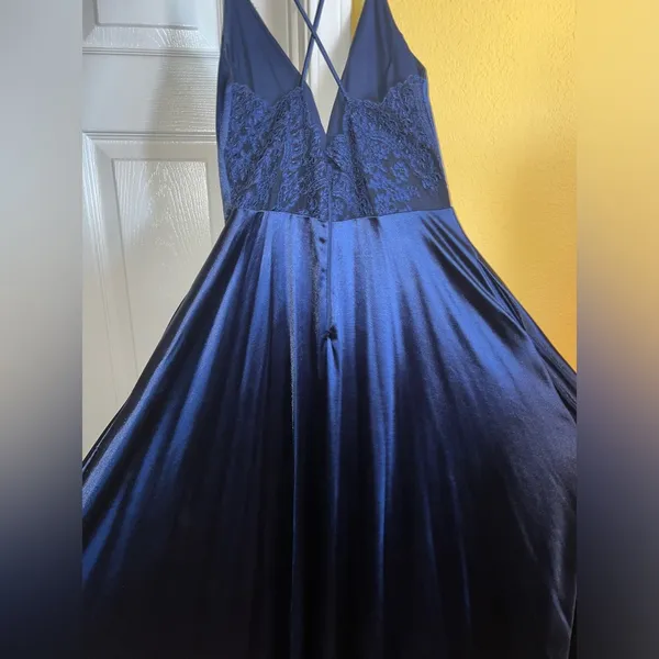 Elegant Navy Blue Evening Dress - Image 2
