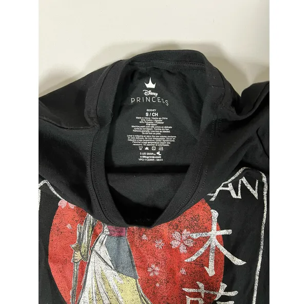 Black Red ‘Mulan: Honor To Us All’ Movie Graphic Short Sleeve T-Shirt Top Blouse Tee Size S 🌹✨ - Image 3
