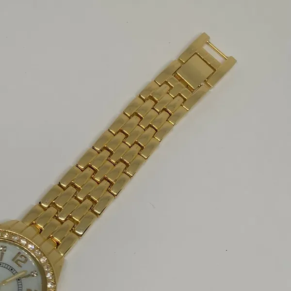 Women’s quartz analog gold tone wrist watch 28mm pearl dial 7”-7.5” running - Image 4