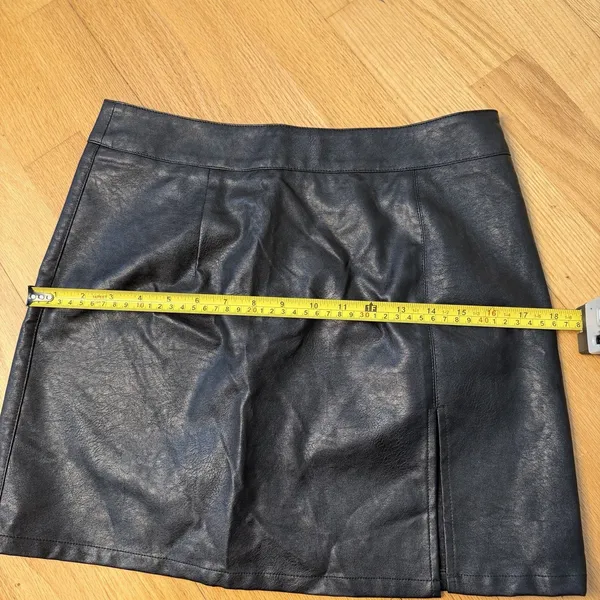 Lioness The Rizzo Mini Skirt Black M EUC Faux Leather Slit Y2K Club Urban Chic - Image 7