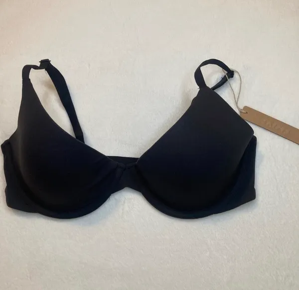SKIMS T-Shirt Bra NWT 38C - Image 2