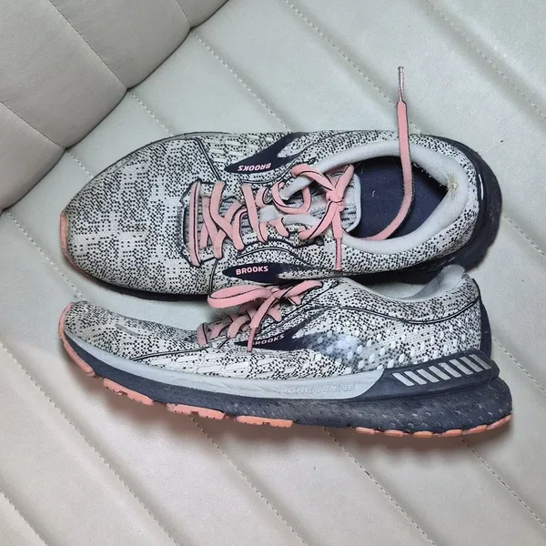 Brooks Women’s Athletic Shoes in Pink and Gray 9.5 - Image 2