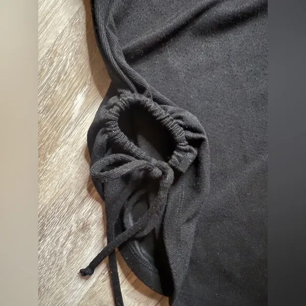 Gianni Bini black long sleeve shirt with side tie - Image 3