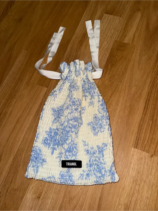 triangl swimwear Blue and White Floral Drawstring Pouch - Image 2