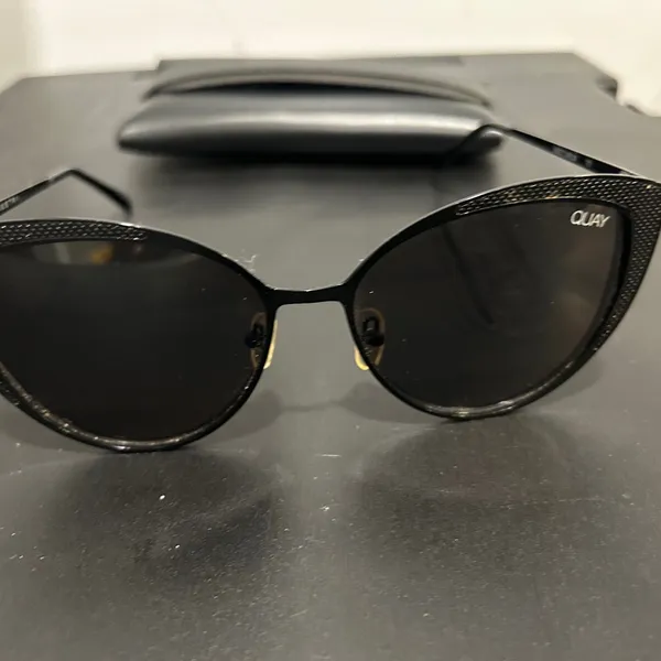 Quay Australia Black Modern Oval Sunglasses - Image 10