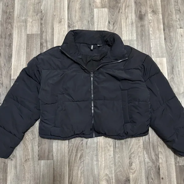 Divided Women's Black Cropped Puffer Jacket M - Image 2