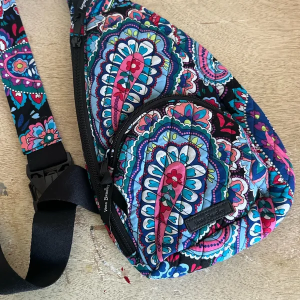 NWOT Vera Bradley Essential Compact Quilted Sling Bag Backpack - Image 2