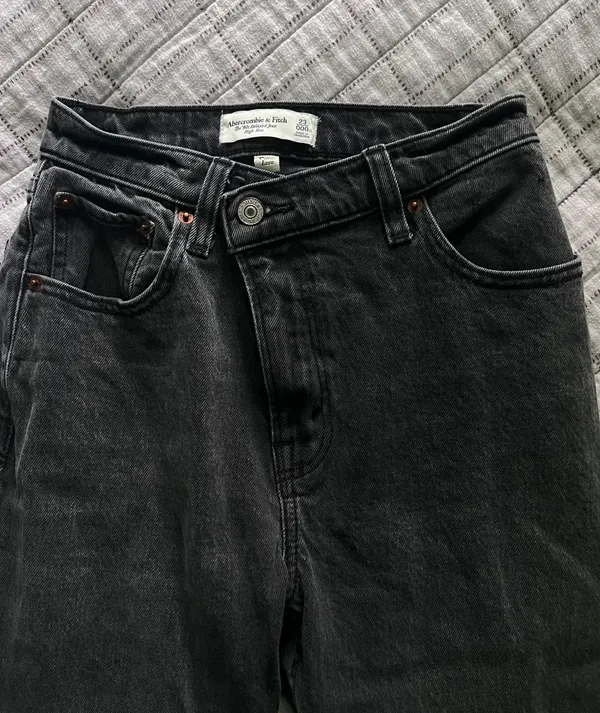 Abercrombie Curve Love 90s Relaxed CrossOver Jeans - Image 5