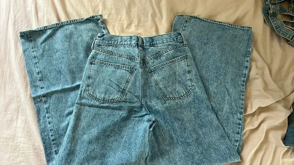 Universal Threads super baggy jeans - Image 3
