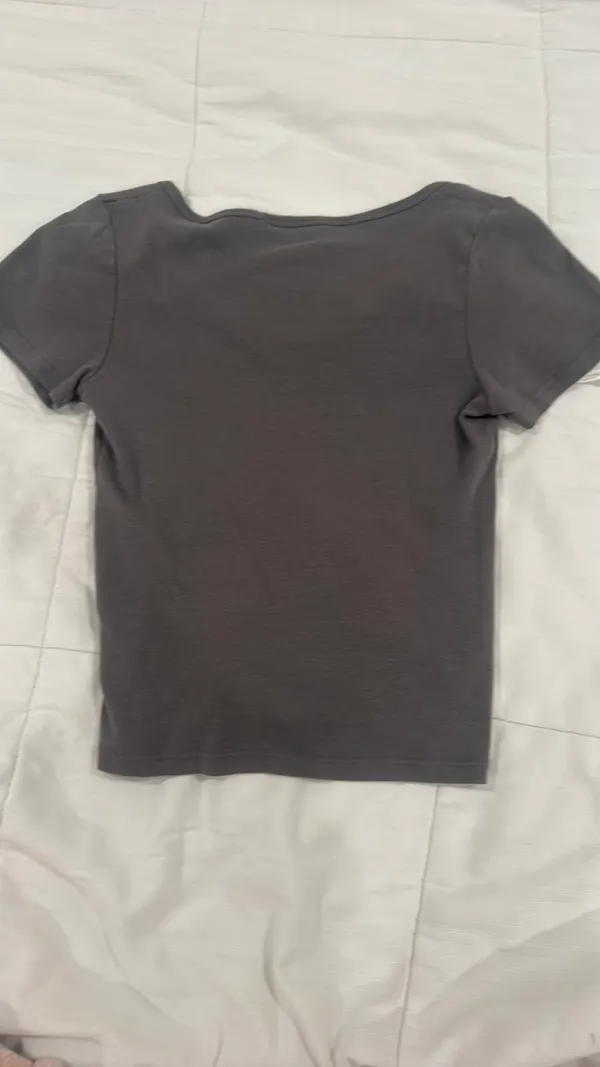 Brandy Melville Short Sleeve Top - Image 3