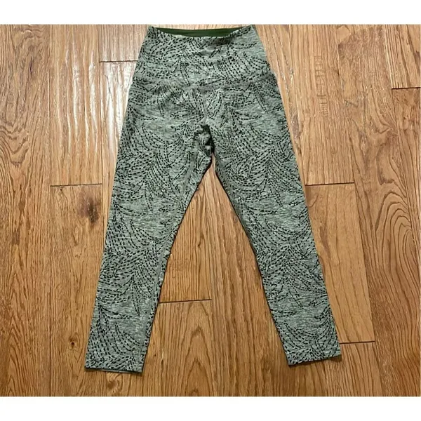 Beyond Yoga jungle fern space dye high rise 21” crop leggings xs - Image 13