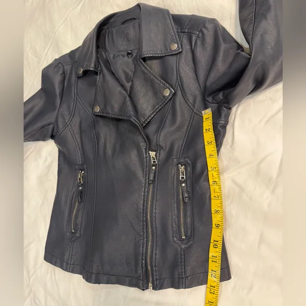 Max Studio women’s vegan leather jacket. Black. Size small. - Image 8