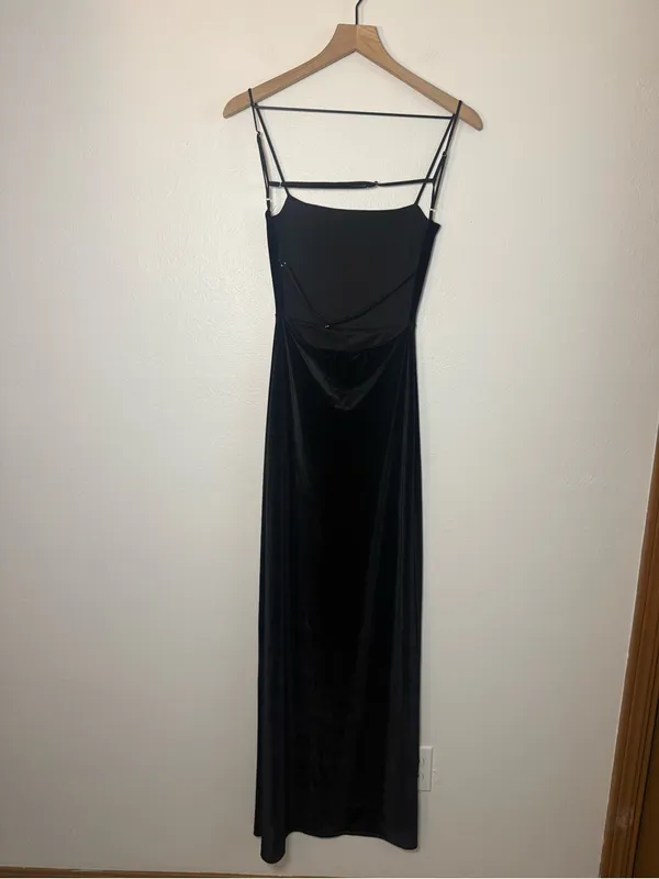 Lucy in the Sky Gianna Velvet Maxi Dress - Image 4