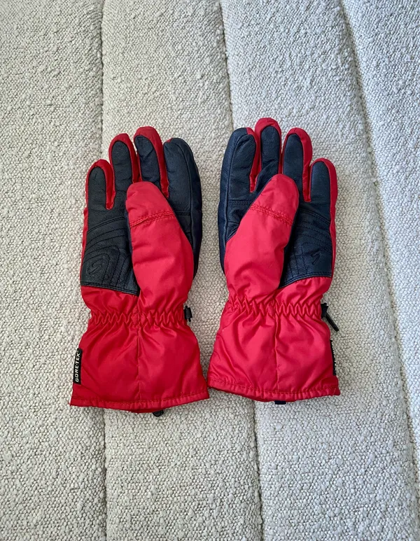 Ski Glows Red - Image 3