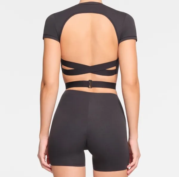 SKIMS WRAPPING SUPER CROPPED TSHIRT - Image 9