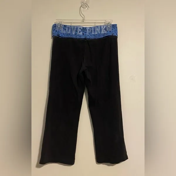 EUC VS Pink Blue & Black Animal Print Cropped Workout Pants size small - Image 3