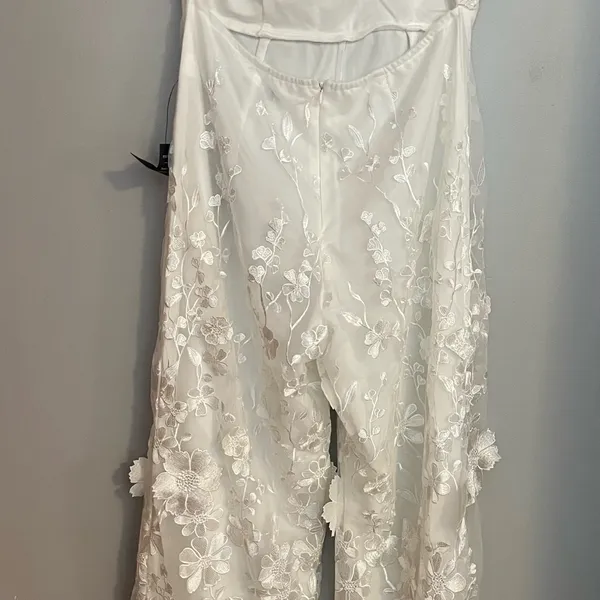 Lulu's Eternal Glamour White 3D floral jumpsuit‎ NWT Size XL - Image 5
