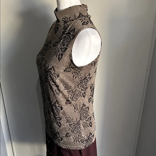 Baranda Vintage Shimmer Floral Sleeveless Mock Neck Top - Image 2