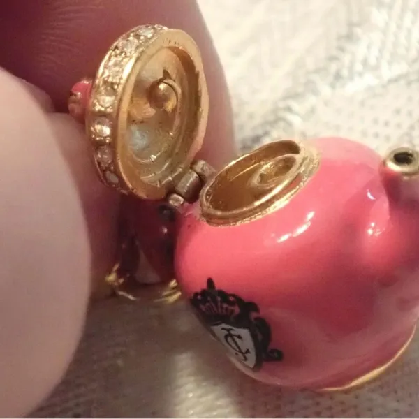 RARE LIMITED EDITION Juicy Couture Pink/Gold Tea Kettle- Bag or Necklace Charm - Image 5