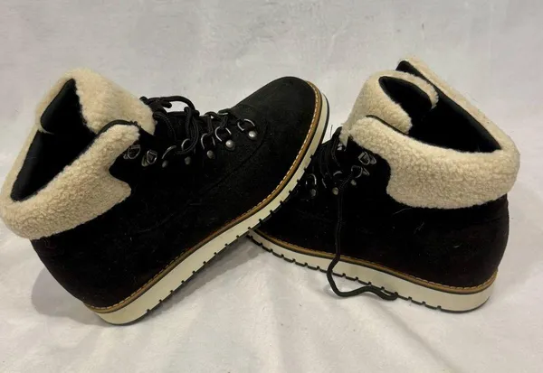 NEW Cliffs by White Mountain Cozy Shearling Lined Black Lace-up Boots Size 10 - Image 2