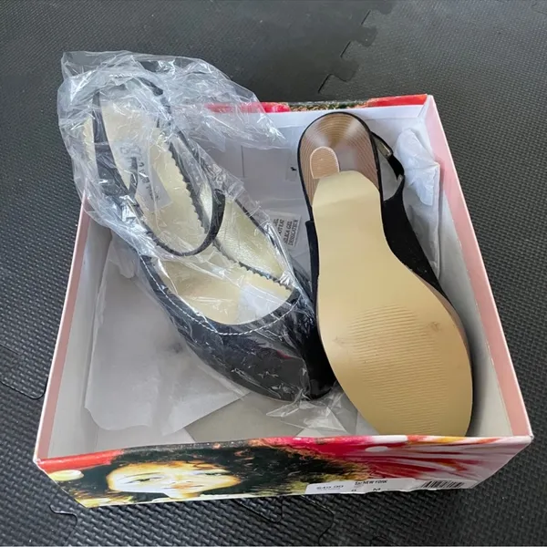 Steve Madden SM New York Black and Tan w/Contrast Cream Stitching Lydiaa Heels - Image 5