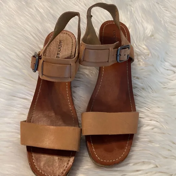 Lucky 🍀 Brand Leather Sandals size 9.5 preowned conditions - Image 2
