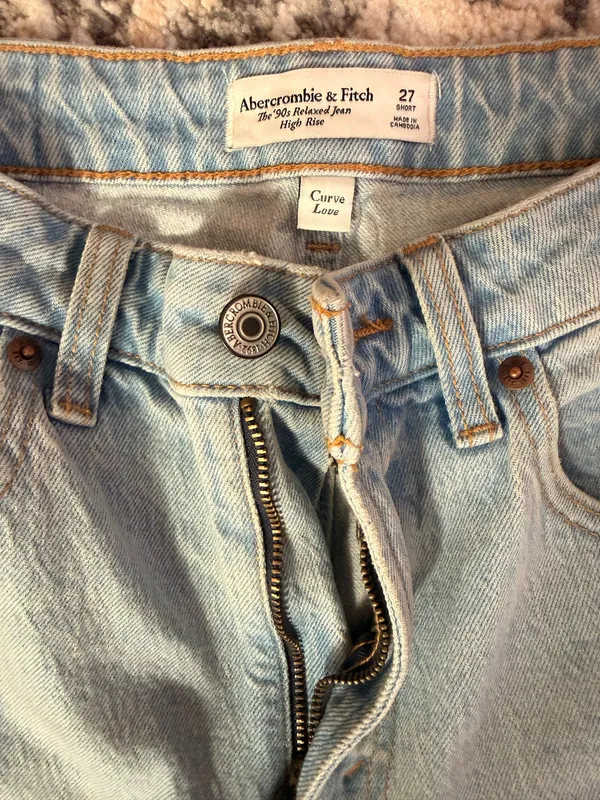 Abercrombie & Fitch Curve Love High Rise 90s Relaxed Raw Hem Jean - Image 4
