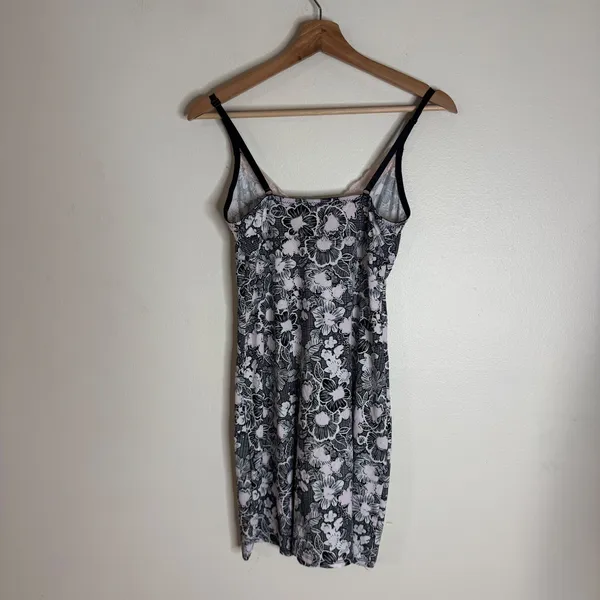 Laura Ashley Women's Pajamas Floral Lace Trim Robe and Chemise Set Size M - Image 8