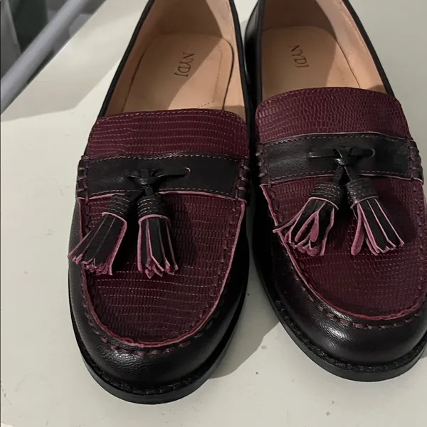 NYDJ Women’s Leather Burgundy Tassel Loafers Ariel Wine Size 8.5 - Image 4