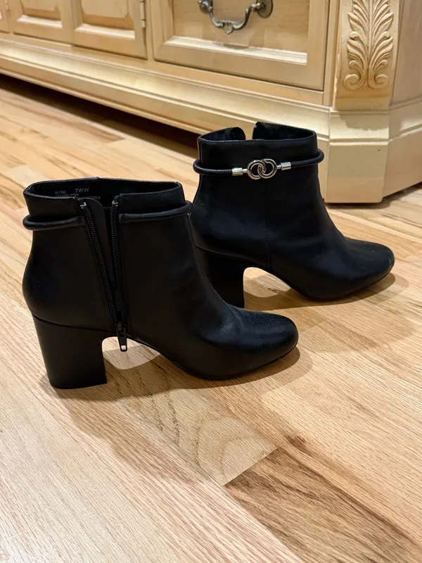 Bella-Vita leather ankle boots with buckle - Image 2