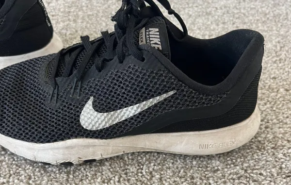 Nike Women’s Black Tennis Shoes Size 7 - Image 6
