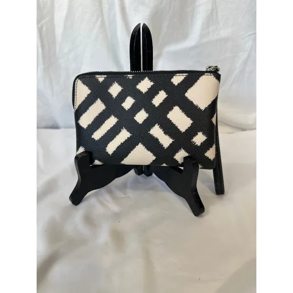 Coach New York Corner Zip Black and White Wristlet EUC - Image 2