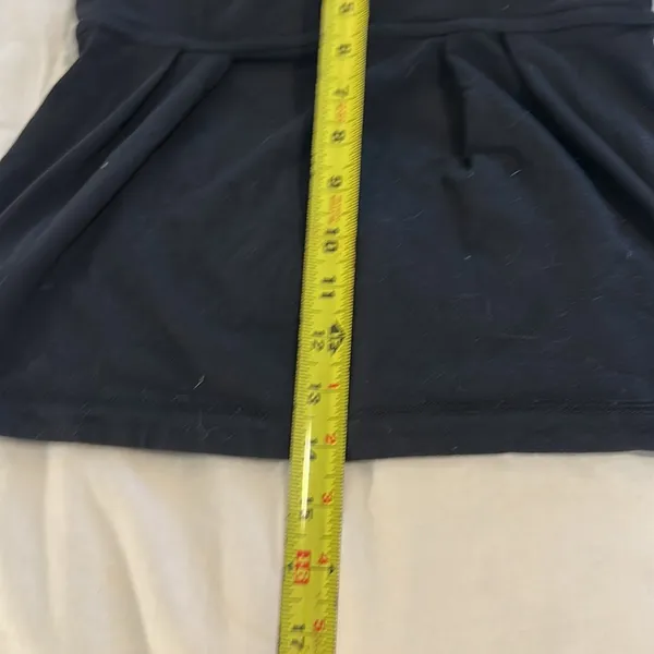 Lululemon Women's Black Tank - Image 8