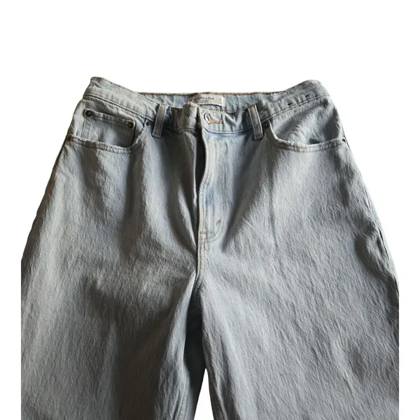 Abercrombie & Fitch Curve Love 90's Straight Ultra High Rise Jeans Size: 31 - Image 4
