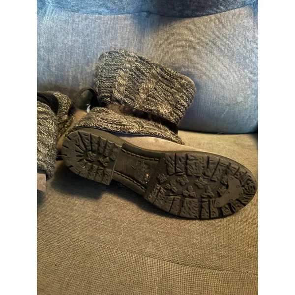 Muk Luks Knit Cuff Boots Womens 7 Grey Cable Knit Ribbon Lug Sole Mid Calf - Image 4