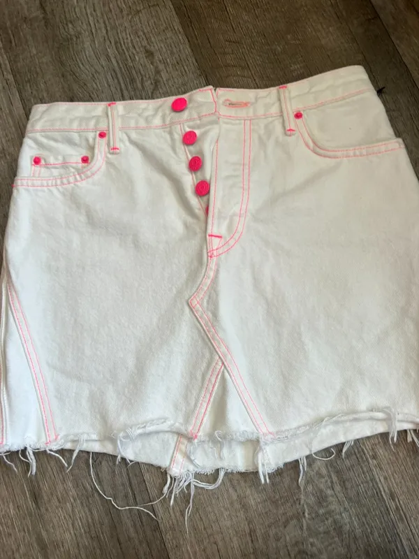 Grlfrnd white‎ jean shorts size 26 - Image 3