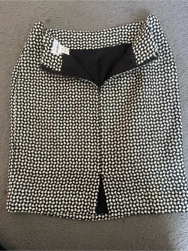 Saks Fifth Avenue Black and White Textured Pencil Skirt - Image 6