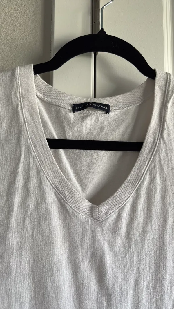 Brandy Melville T-shirt - Image 3