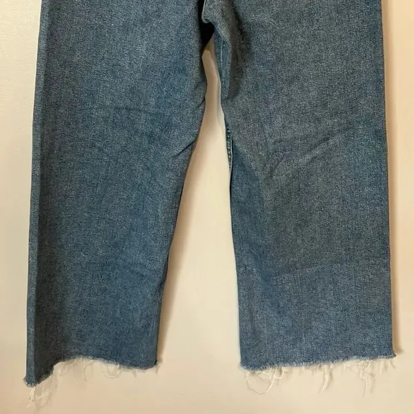Zara High Rise Medium Wash Non Ripped Frayed Hem super wide leg Sz 8 #771 - Image 9