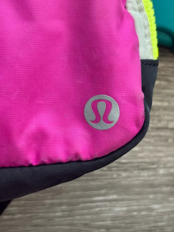 Lululemon Everywhere Belt Bag 1L in Highlight Purple, Vapor, and Intense Teal - Image 9