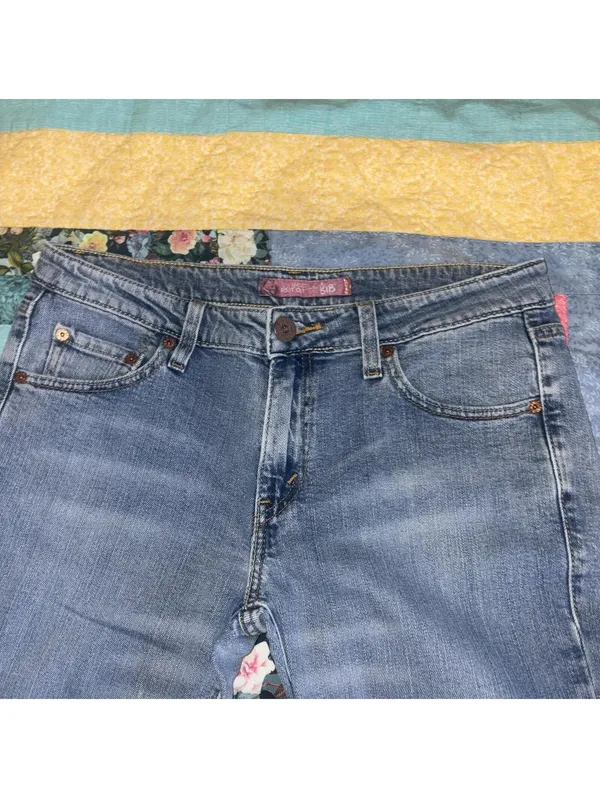Levi's 518 Superlow Boot Cut Woman’s 11S JR Jeans Denim Levi Pants Light Wash - Image 2