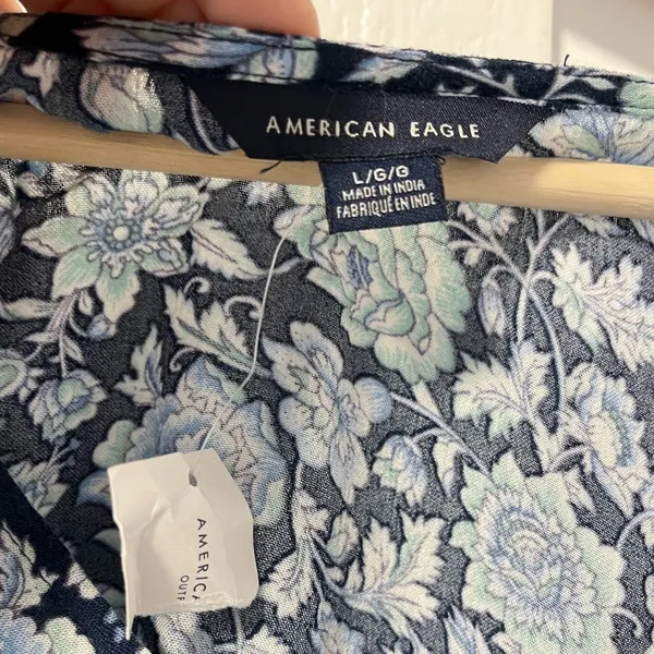 American Eagle NWT floral tie front blouse with bell sleeves size Large - Image 2