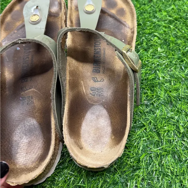 Birkenstock Gizeh Patent Khaki Sandals - Image 6