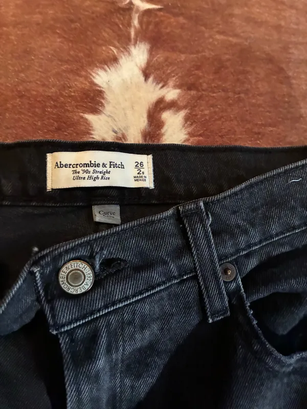 Abercrombie and Fitch the 90's Straight ultra high rise jeans curve love Size 26/2 Short - Image 2